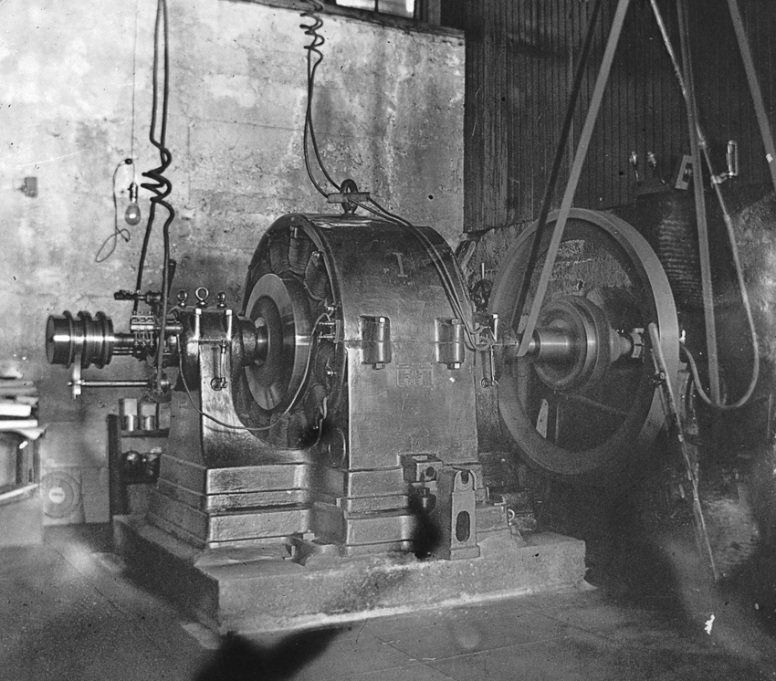 High-voltage transformers by George Westinghouse transmitted 10,000 volts from the plant to Pomona.