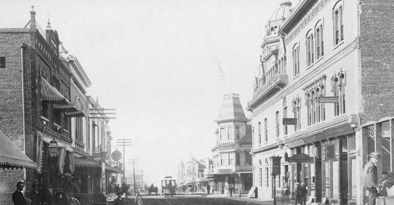 Pasadena, Colorado and Fair Oaks Streets (1890). Courtesy of the Los Angeles Public Library's Photo Collection.