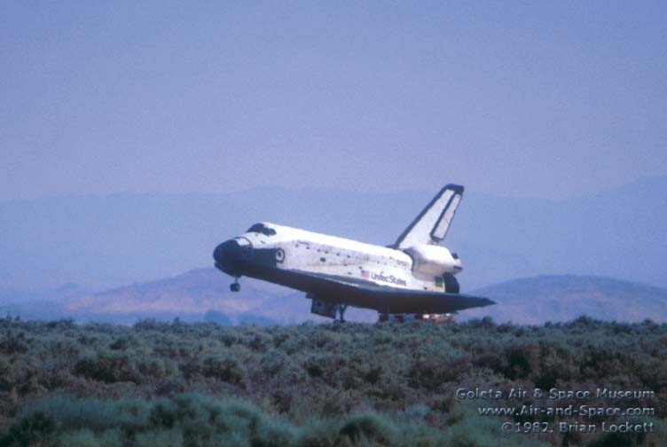 Space Shuttle Columbia landing at Edwards AFB (1982).