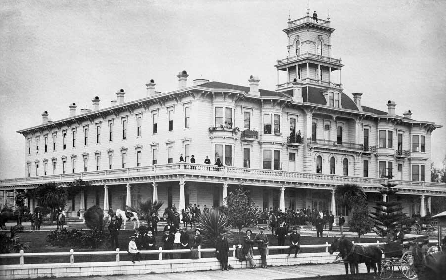 Arlington Hotel (1875).