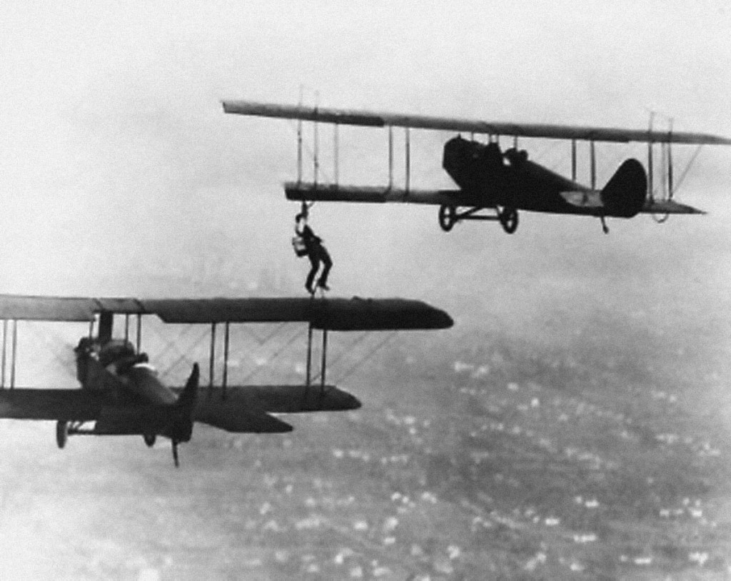 First midaid refuling (1921).