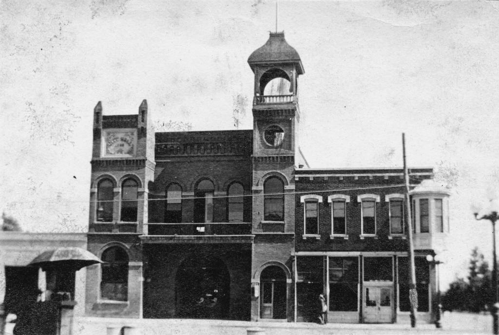 Anaheim City Hall (1895).